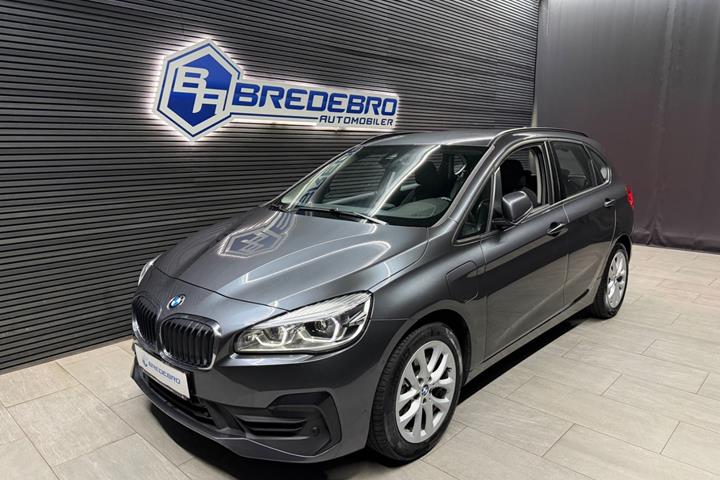 Grå BMW 225xe fra 2019