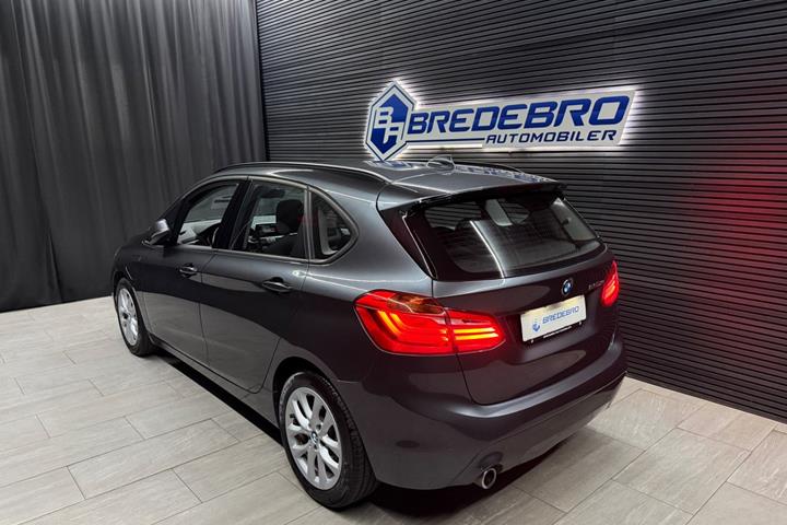 Grå BMW 225xe fra 2019