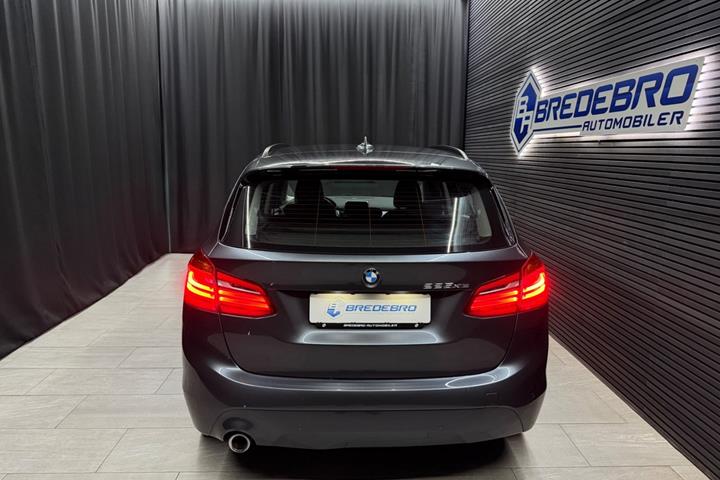 Grå BMW 225xe fra 2019