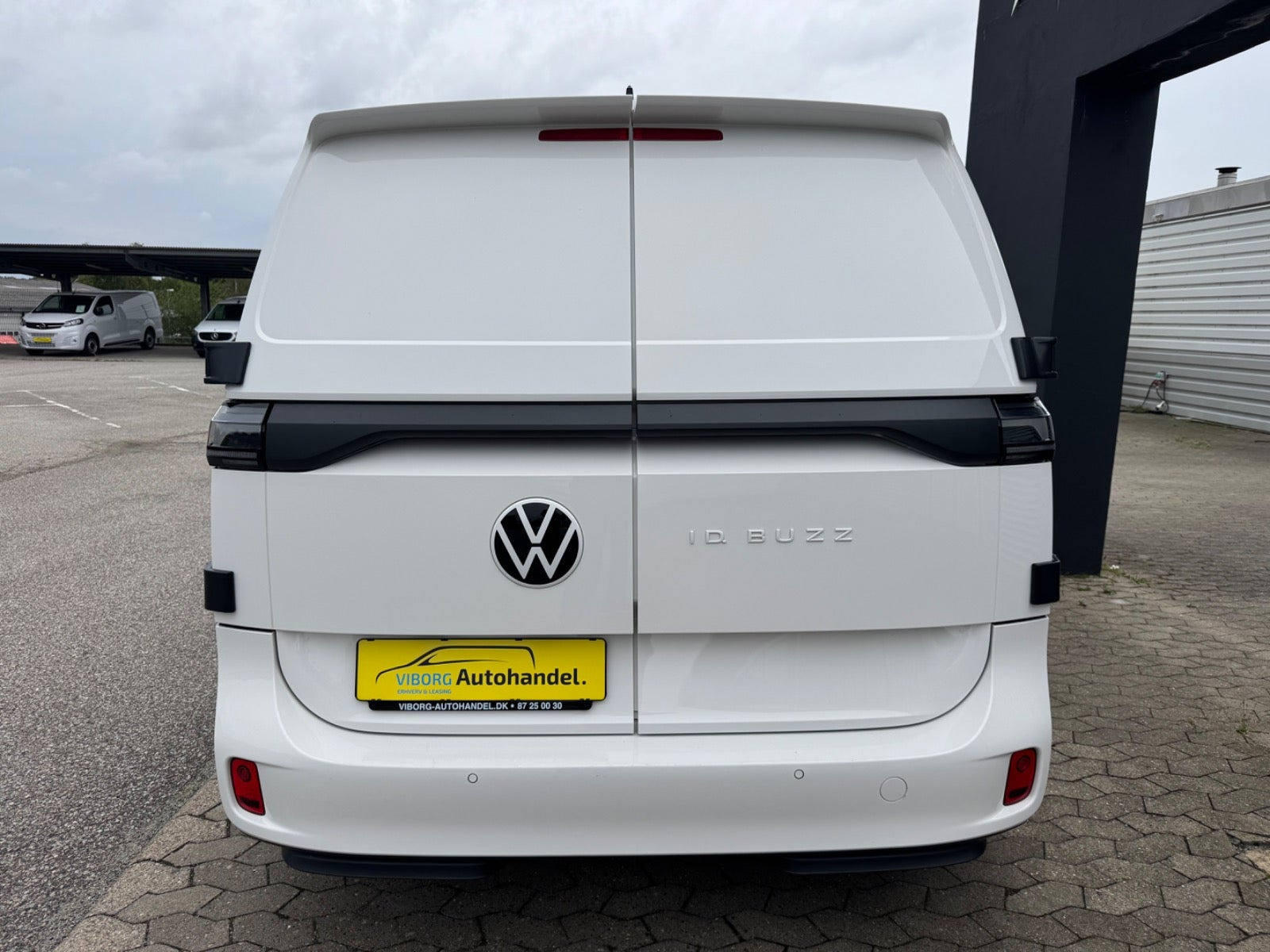 Hvid VW ID.Buzz fra 2024