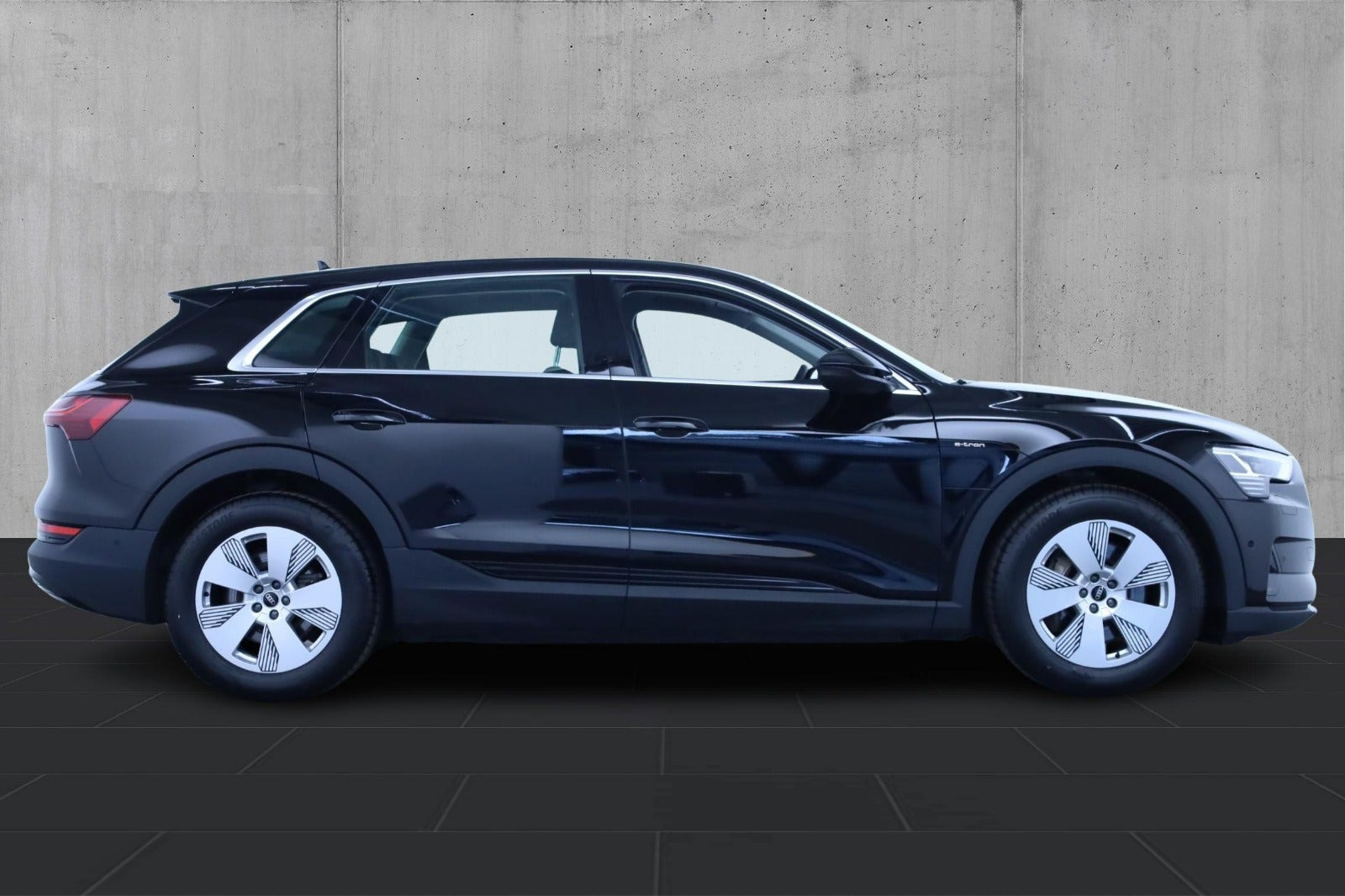 Sort Audi e-tron fra 2023