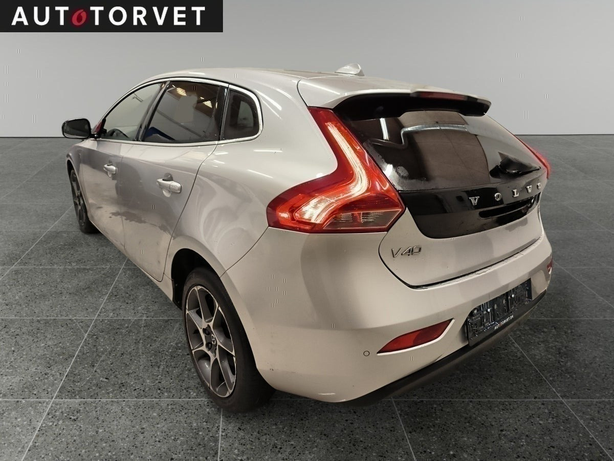 Sølv Volvo V40 fra 2016