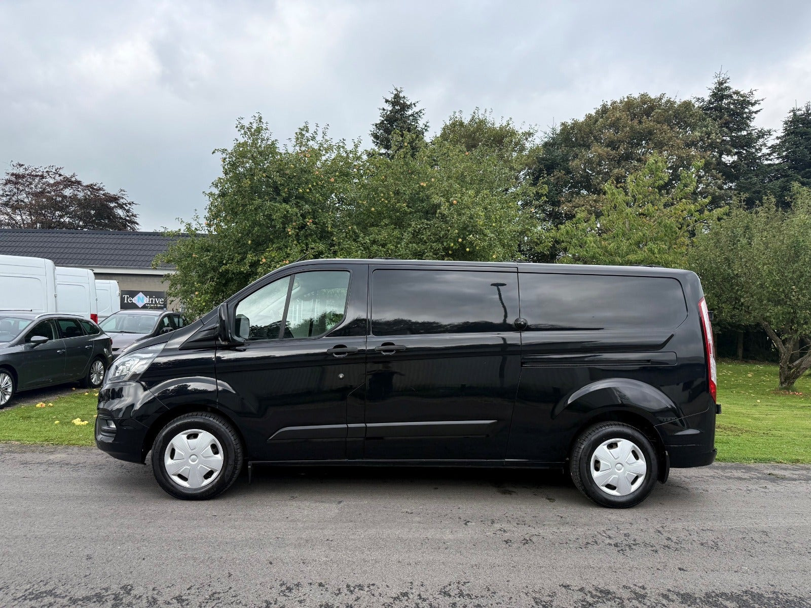 Sort Ford Transit Custom 320 L2 fra 2018