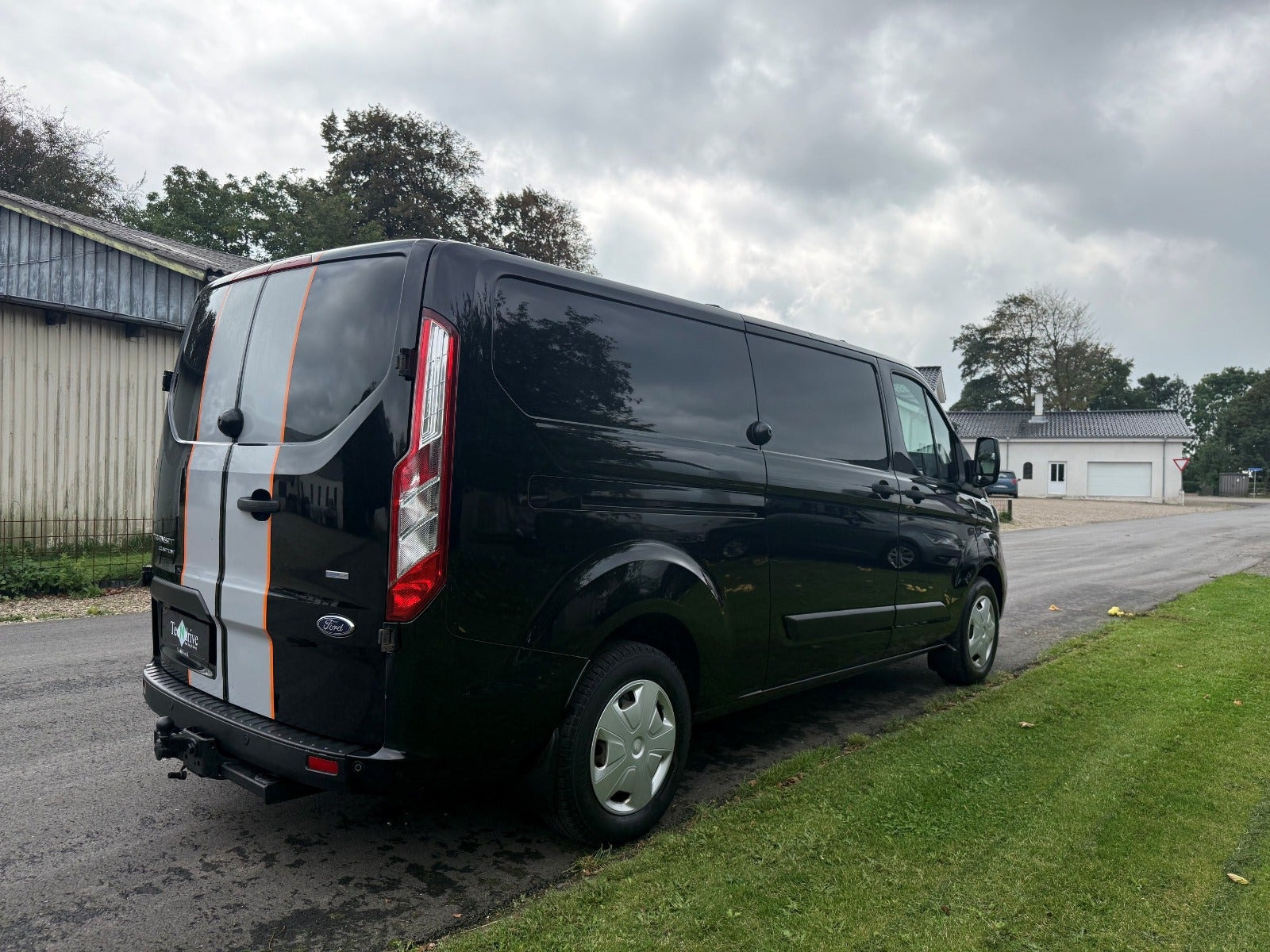 Sort Ford Transit Custom 320 L2 fra 2018