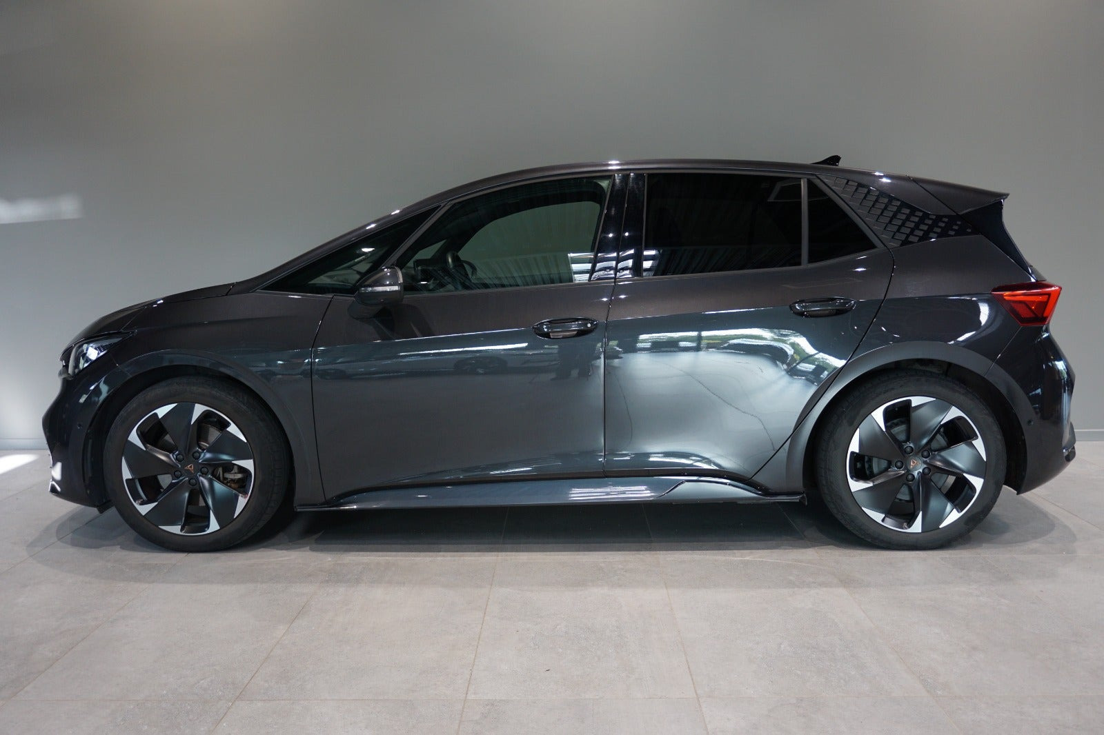 Grå Cupra Born fra 2024