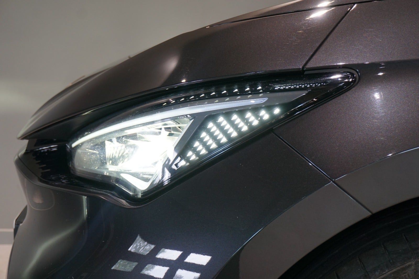 Grå Cupra Born fra 2024