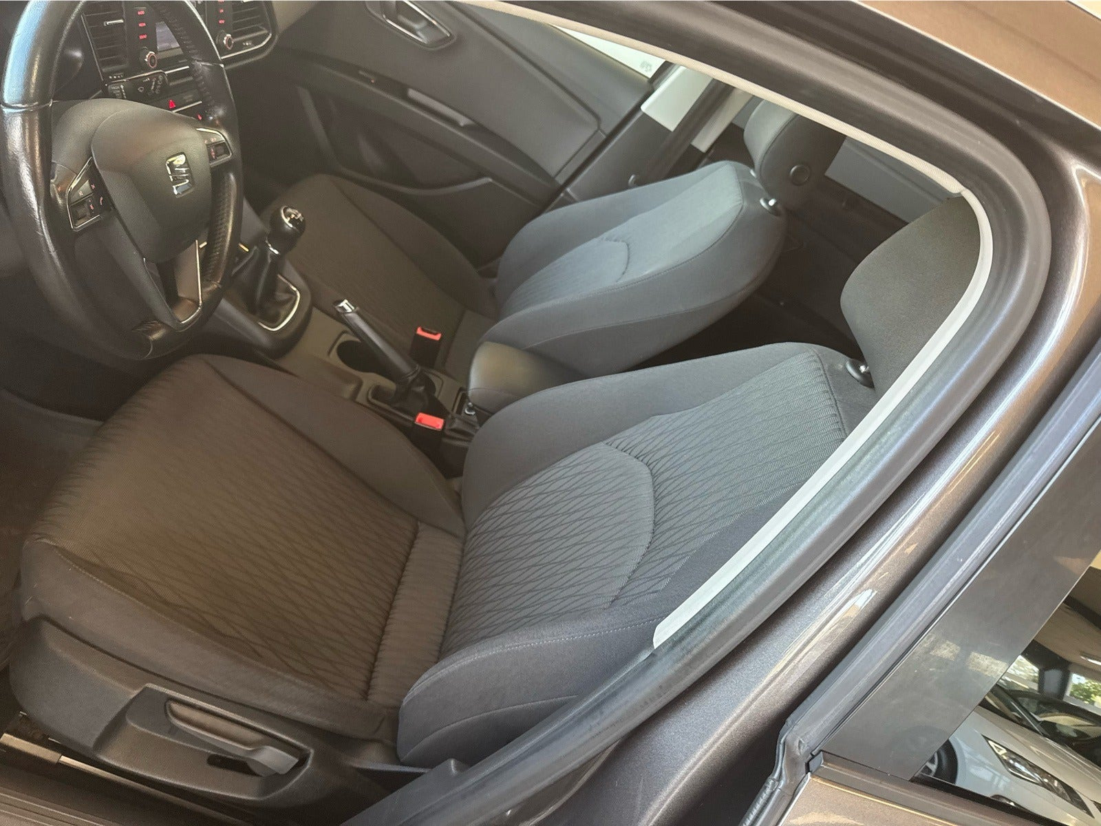 Grå Seat Leon fra 2015