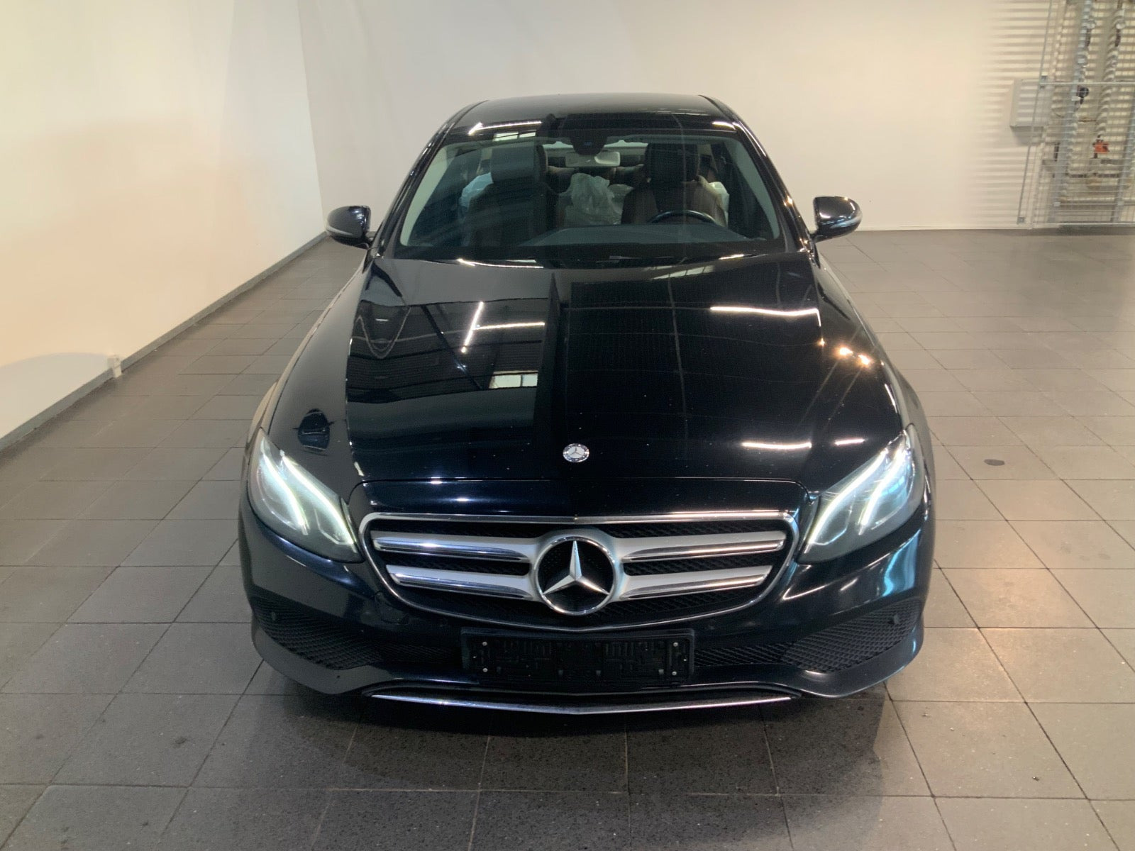 Sort Mercedes E220 d fra 2017