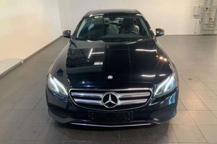 Sort Mercedes E220 d fra 2017