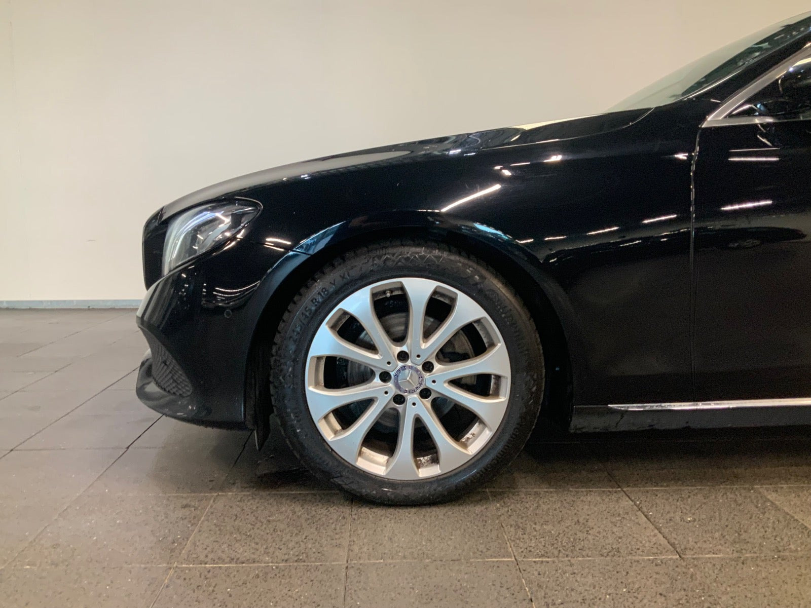 Sort Mercedes E220 d fra 2017