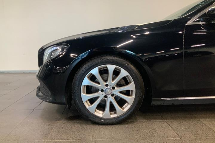 Sort Mercedes E220 d fra 2017