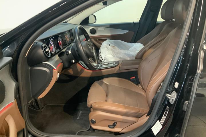 Sort Mercedes E220 d fra 2017