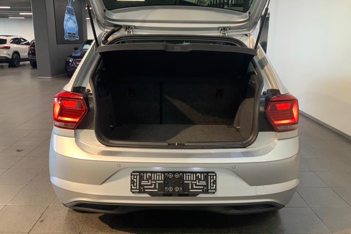Sølv VW Polo fra 2019