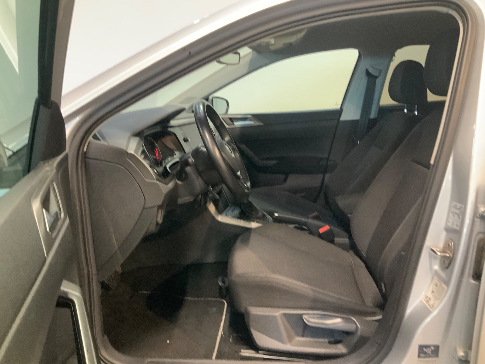 Sølv VW Polo fra 2019