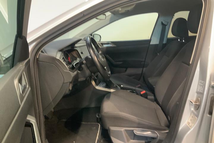 Sølv VW Polo fra 2019