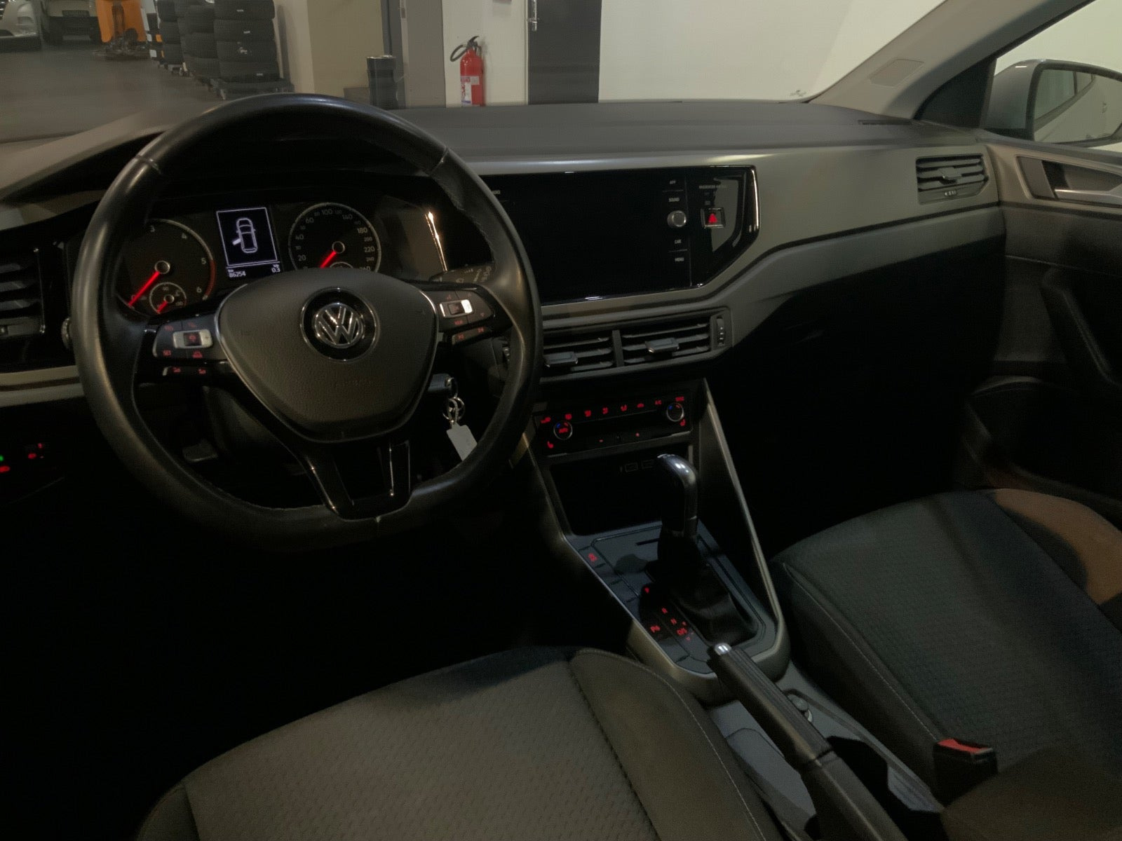Sølv VW Polo fra 2019