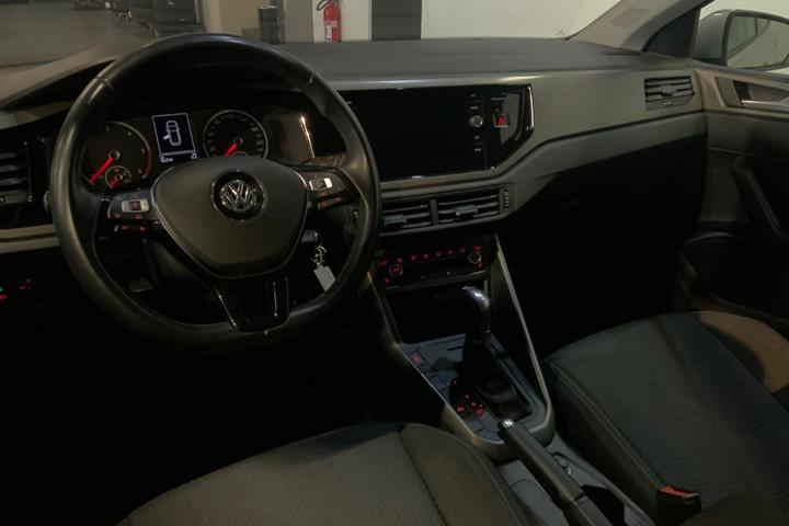 Sølv VW Polo fra 2019