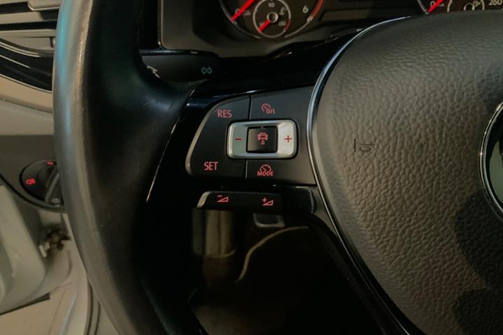 Sølv VW Polo fra 2019