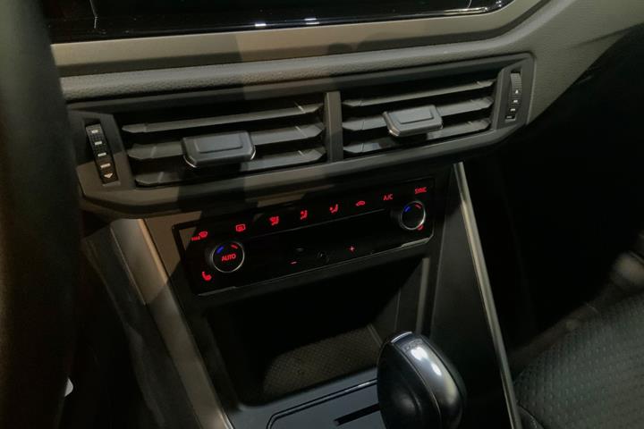 Sølv VW Polo fra 2019