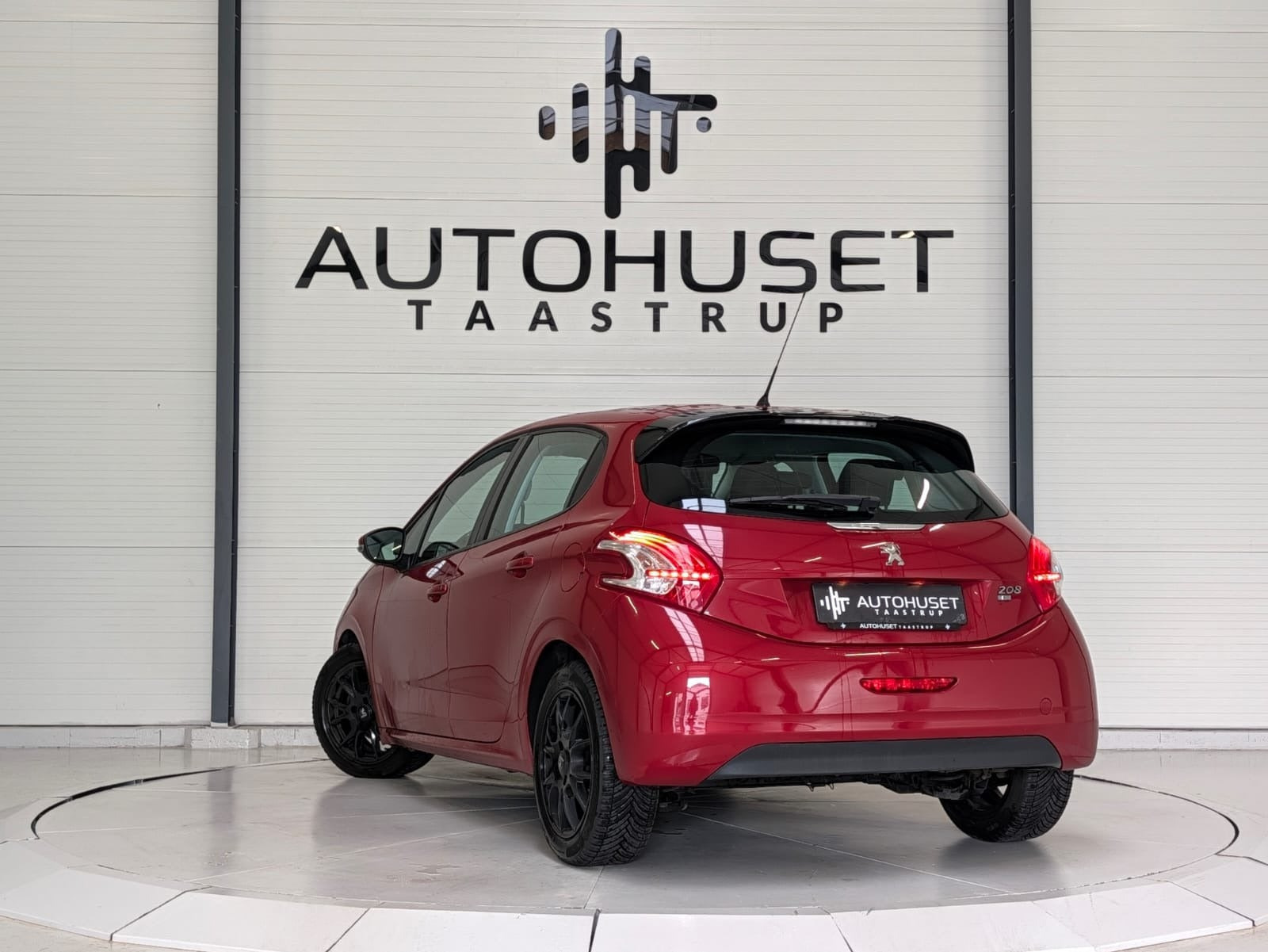 Grå Peugeot 208 fra 2014