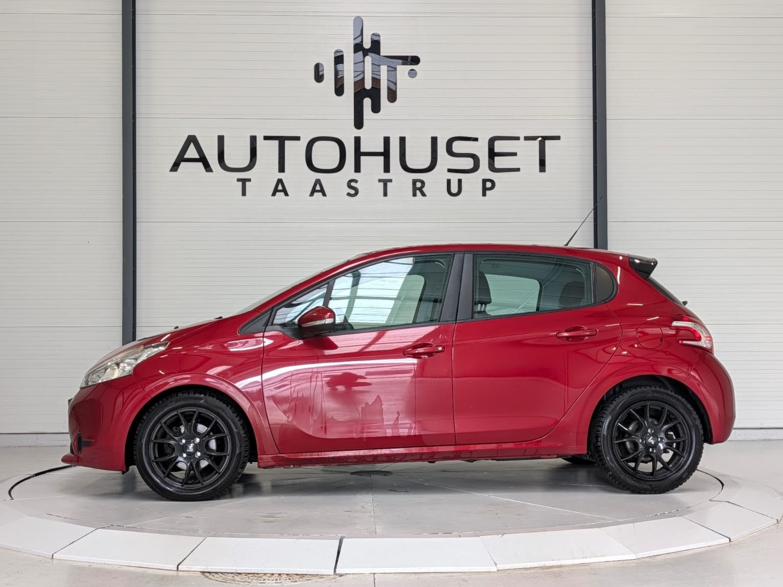 Grå Peugeot 208 fra 2014
