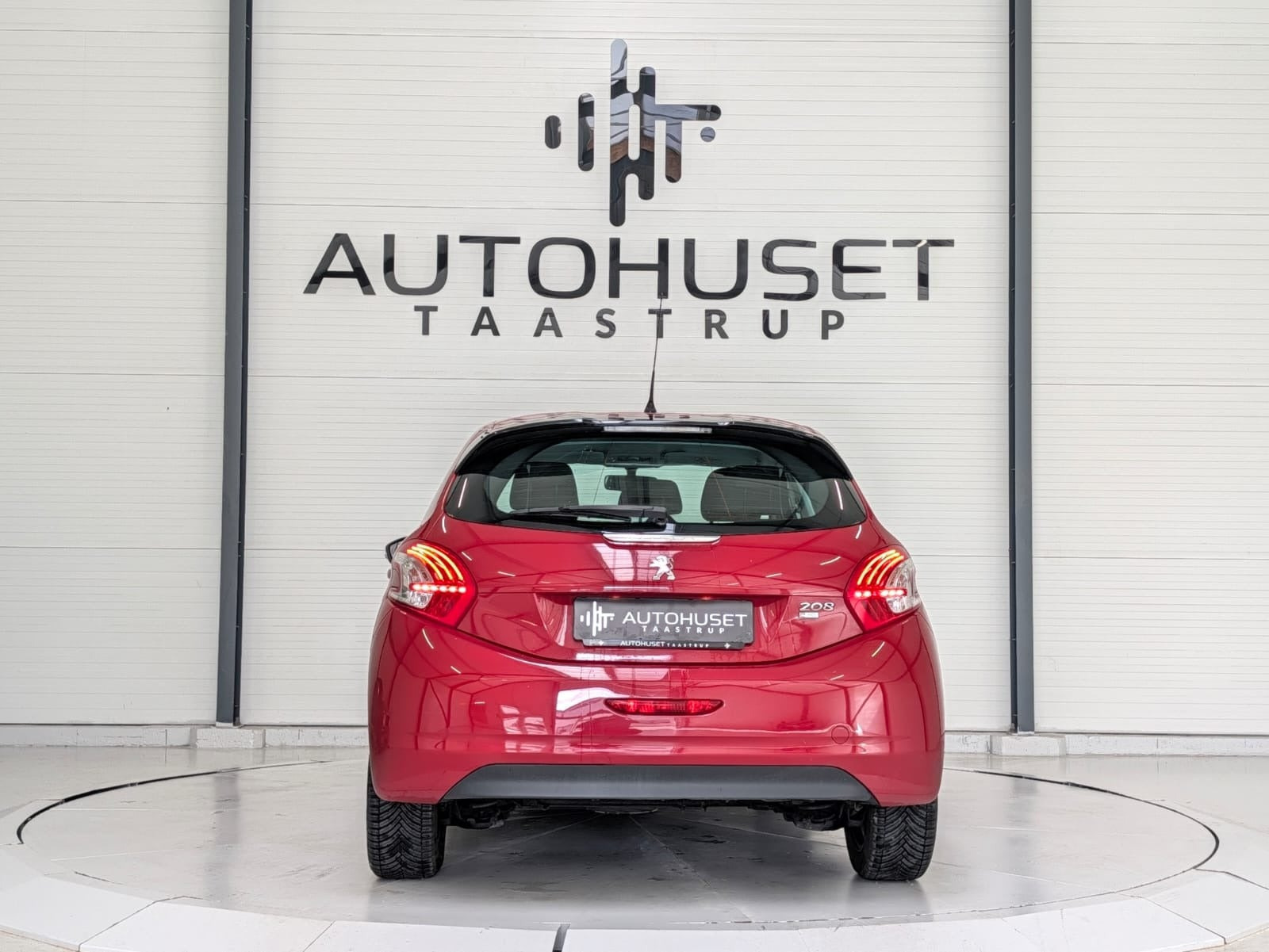 Grå Peugeot 208 fra 2014