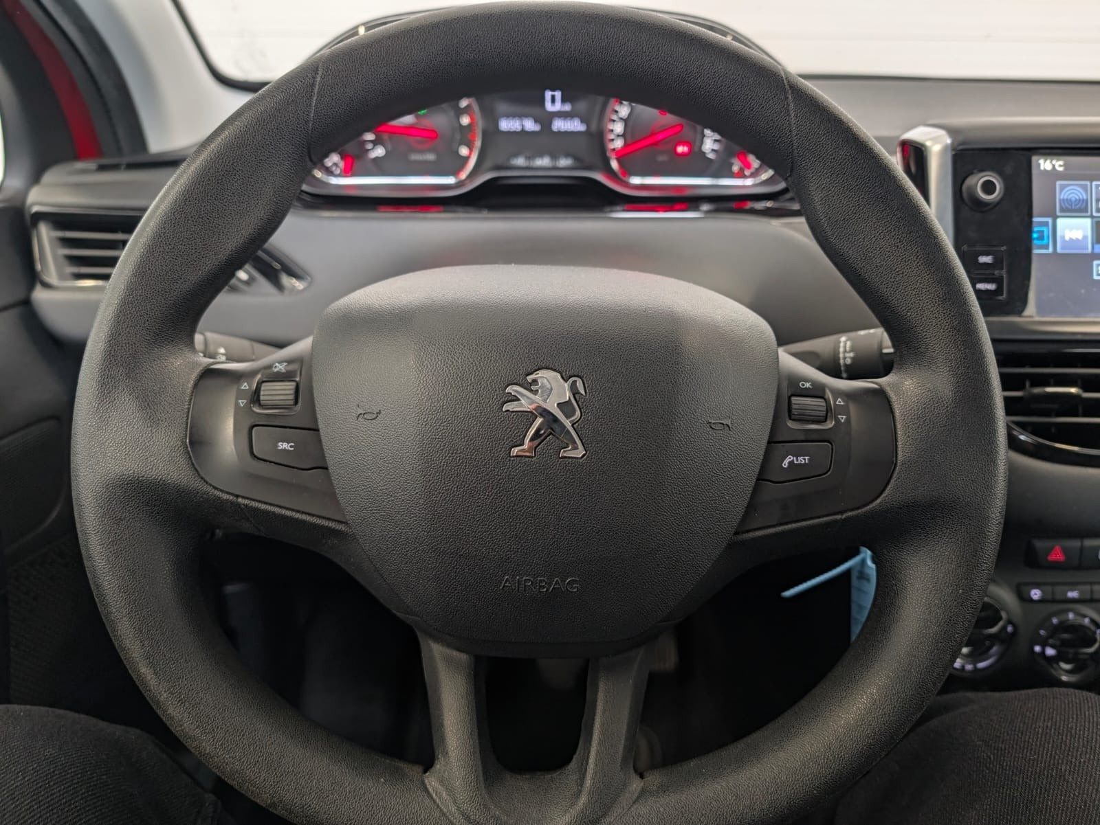 Grå Peugeot 208 fra 2014
