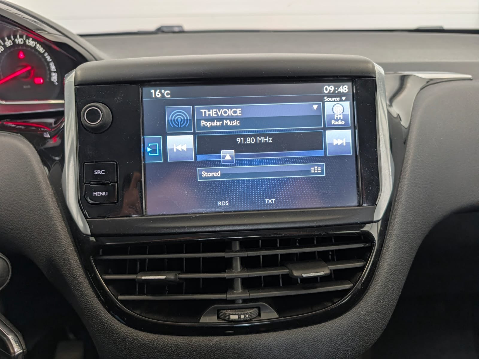 Grå Peugeot 208 fra 2014