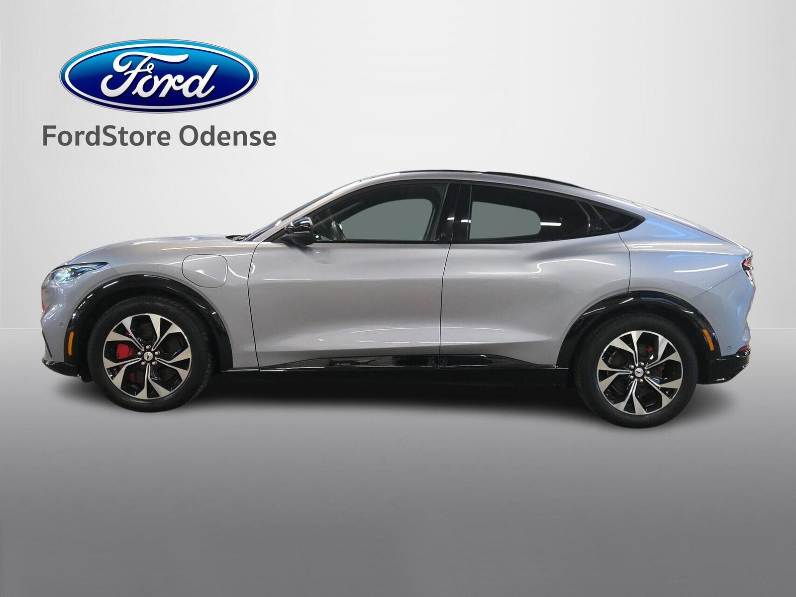 Blå Ford Mustang Mach-E fra 2022