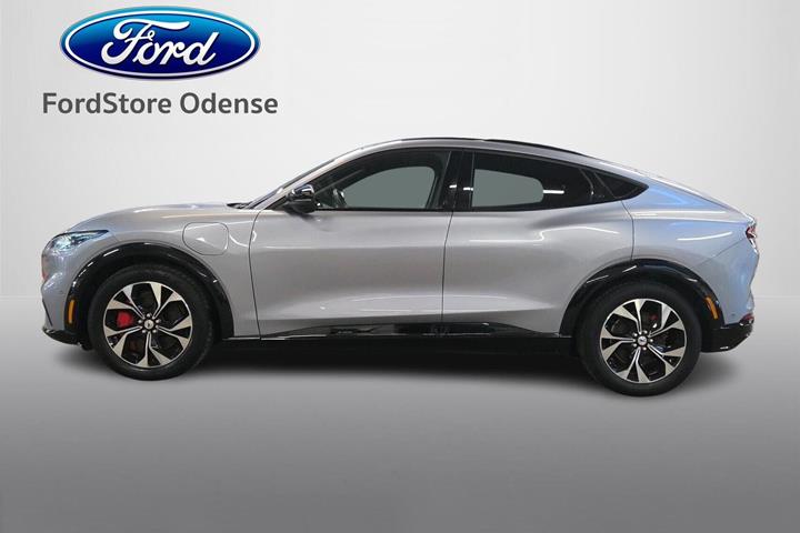 Blå Ford Mustang Mach-E fra 2022
