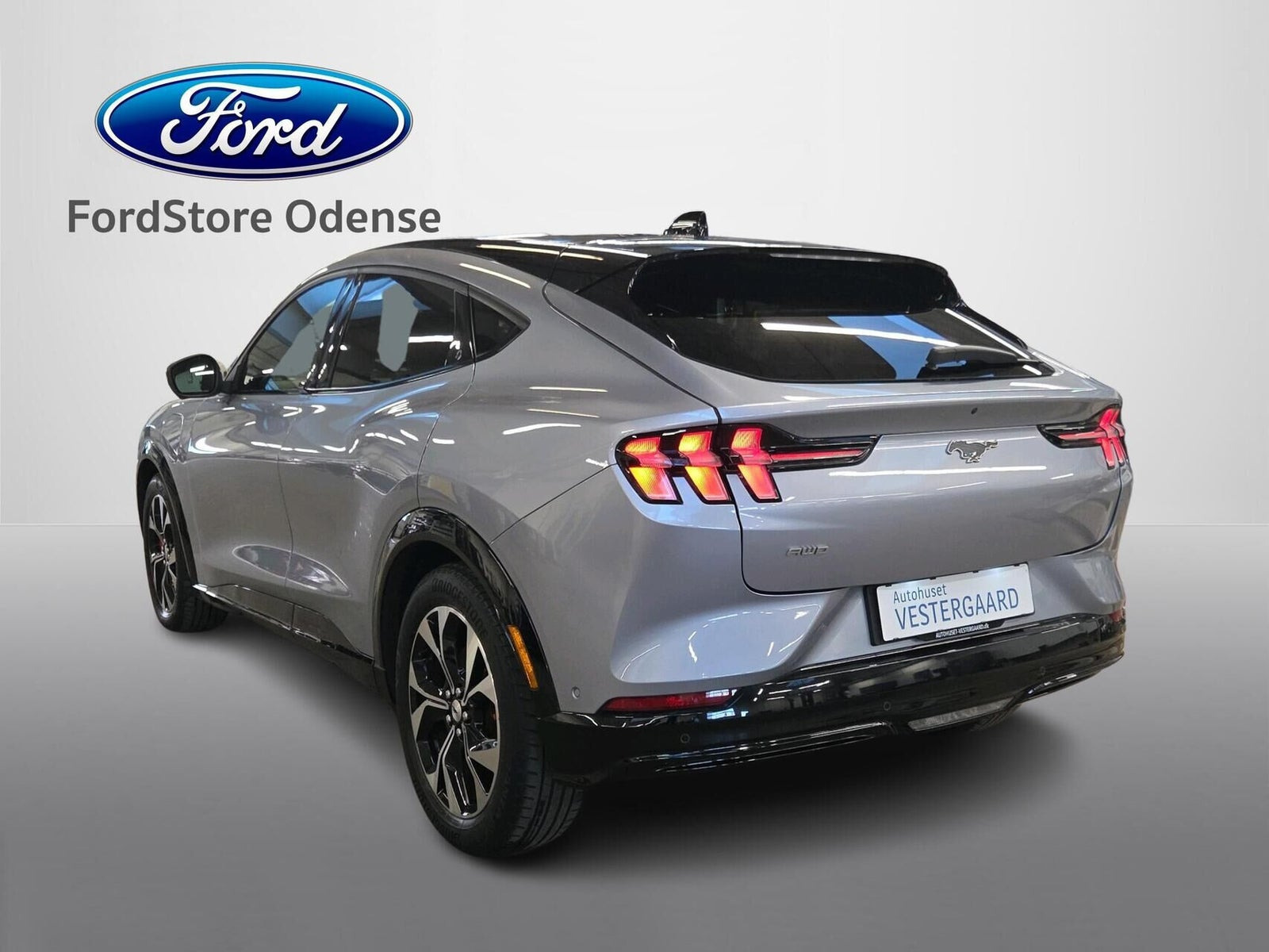 Blå Ford Mustang Mach-E fra 2022