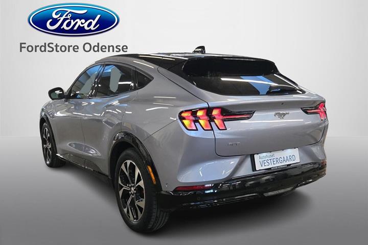 Blå Ford Mustang Mach-E fra 2022
