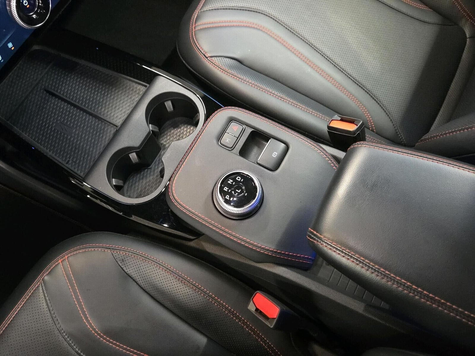 Blå Ford Mustang Mach-E fra 2022