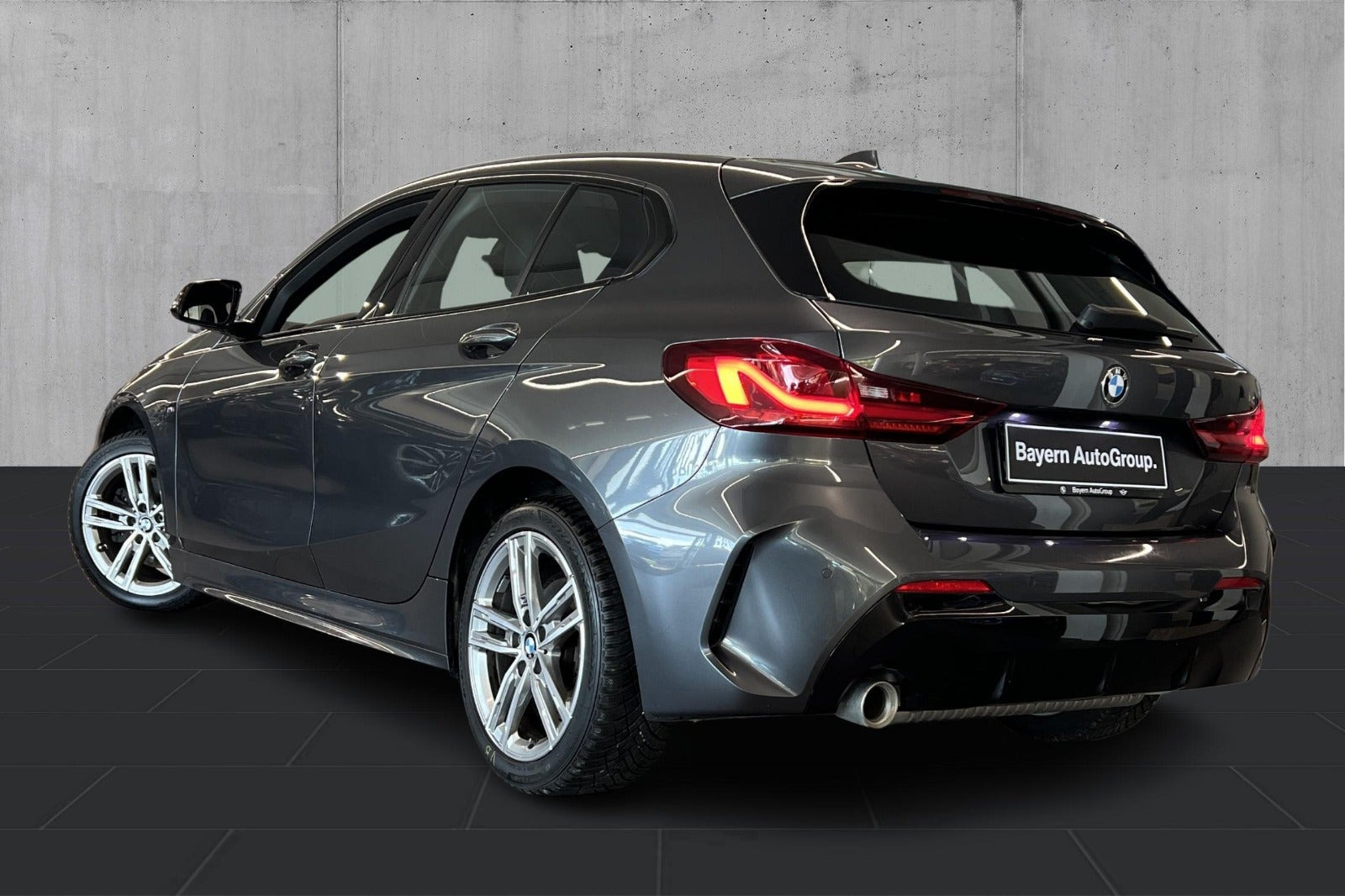 Sølv BMW 118i fra 2020