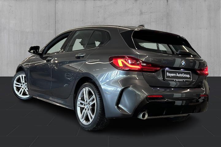 Sølv BMW 118i fra 2020