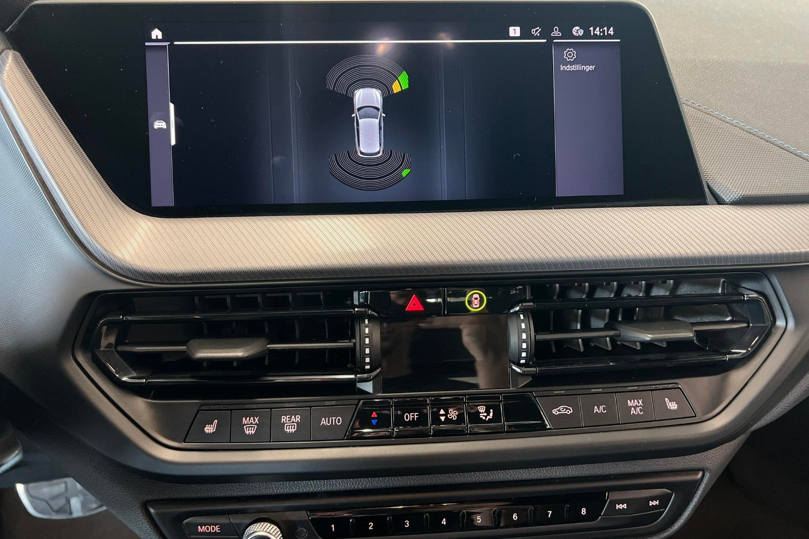 Sølv BMW 118i fra 2020