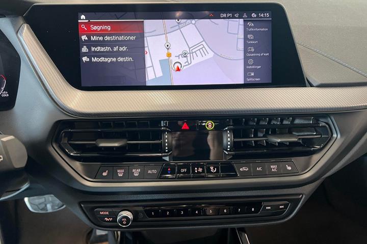 Sølv BMW 118i fra 2020