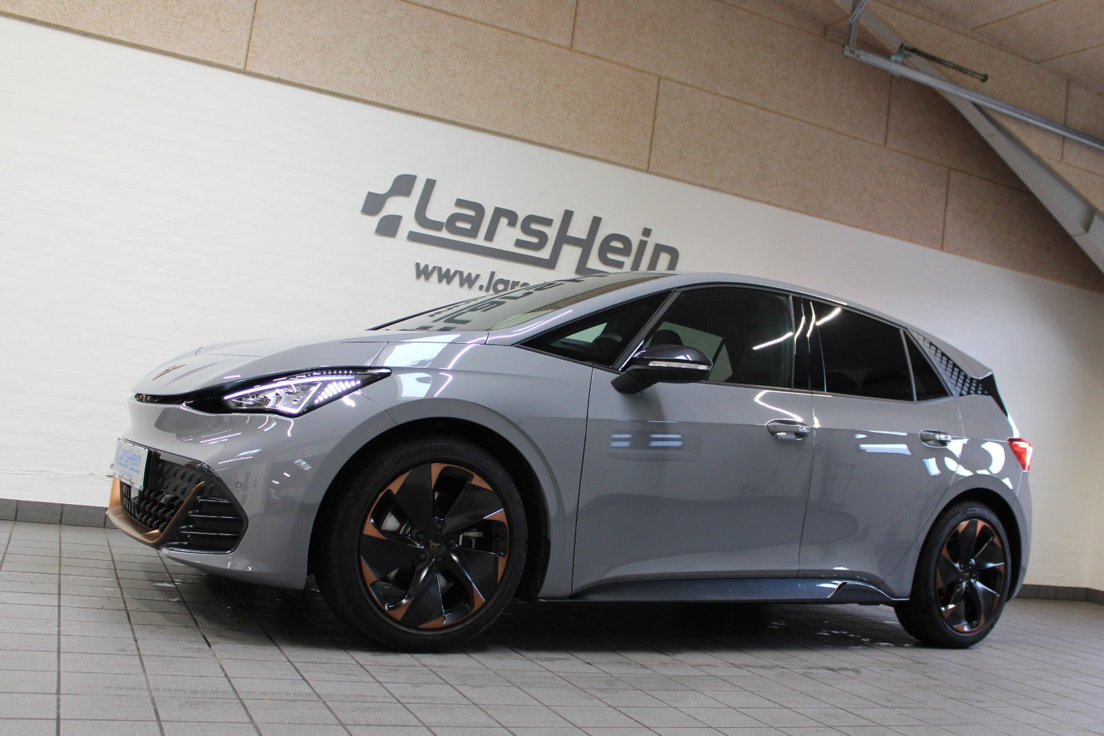 Grå Cupra Born fra 2024