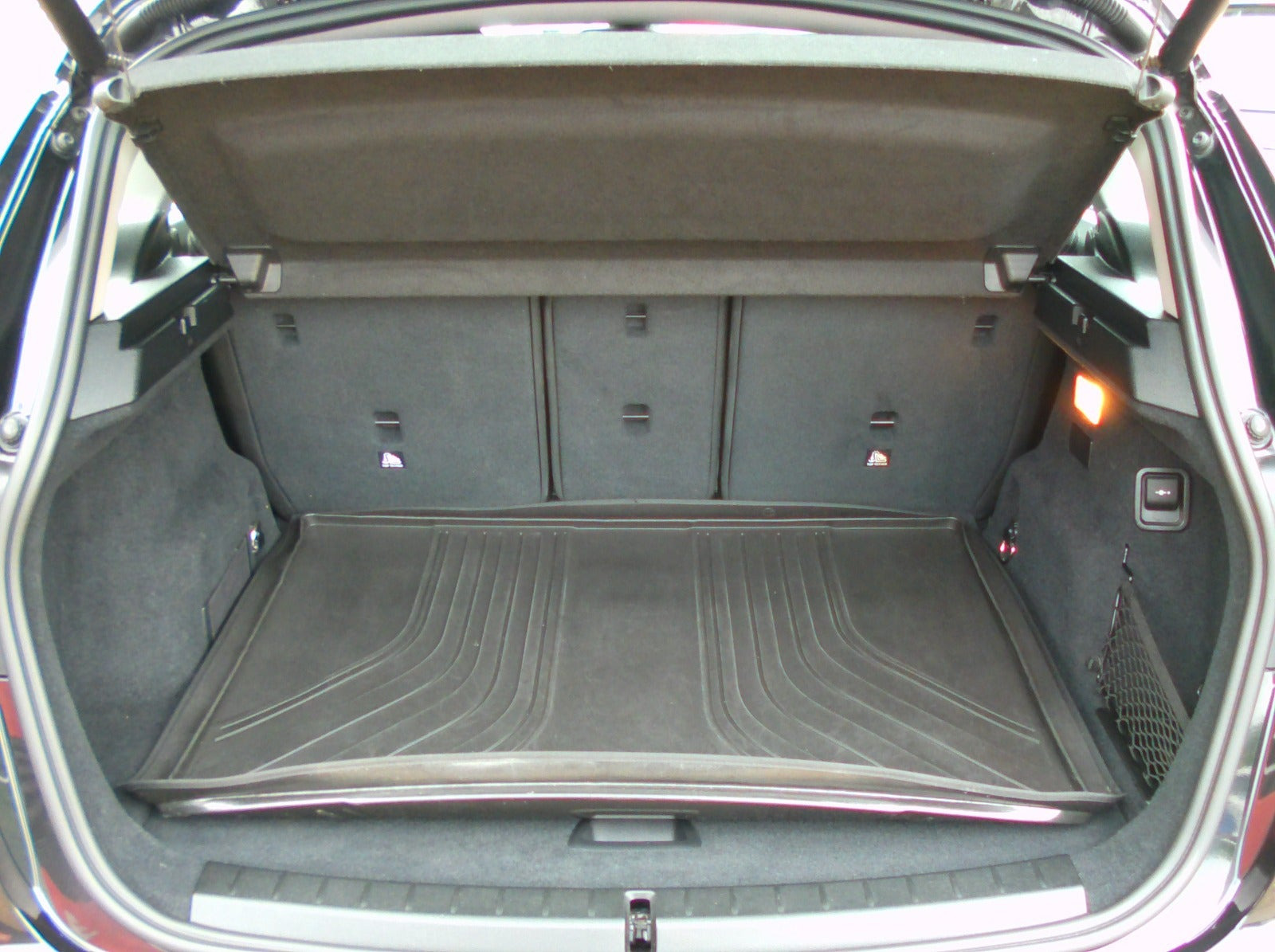 Sort BMW 225xe fra 2020