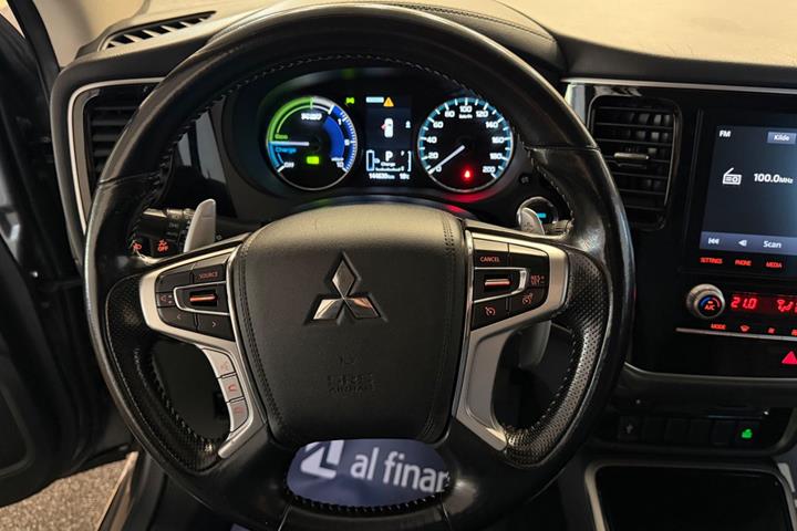 Grå Mitsubishi Outlander fra 2021