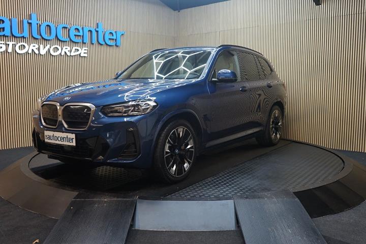 Blå BMW iX3 fra 2022
