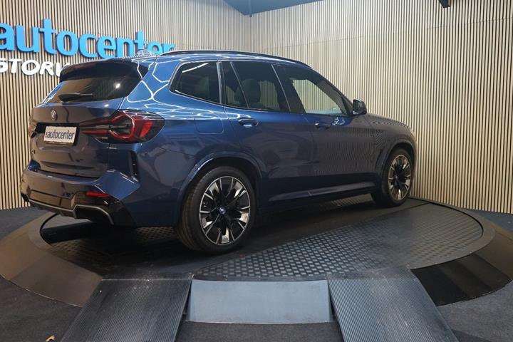 Blå BMW iX3 fra 2022