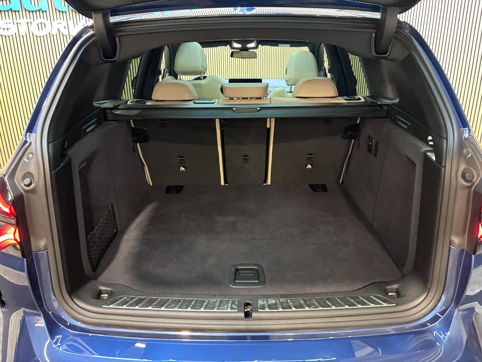 Blå BMW iX3 fra 2022
