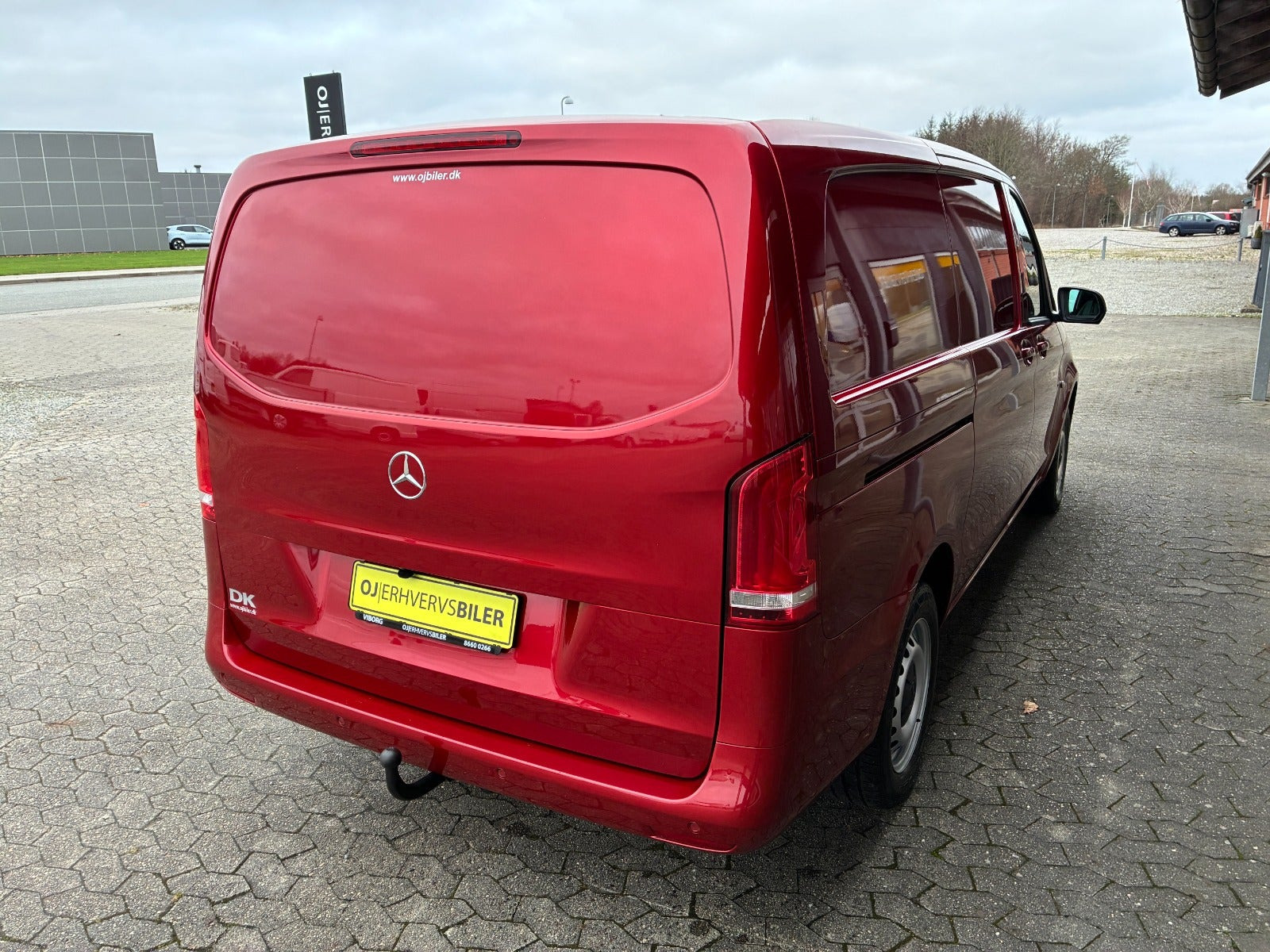 Rød Mercedes Vito 114 fra 2022