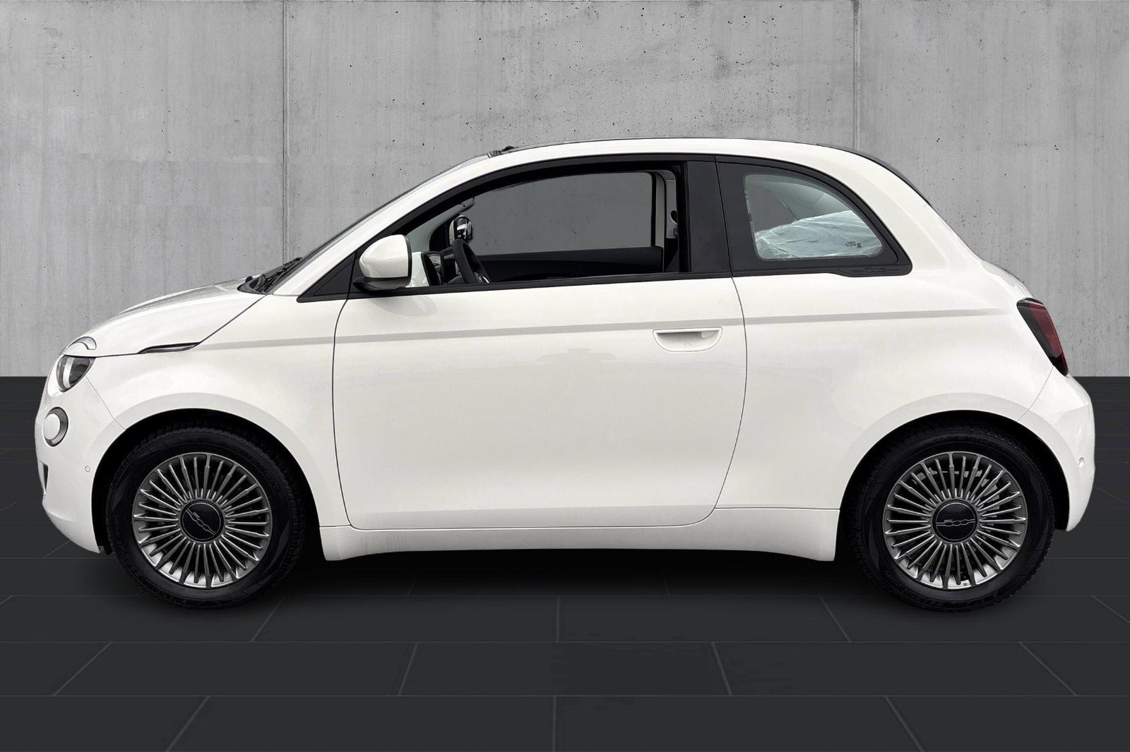 Hvid Fiat 500e fra 2024