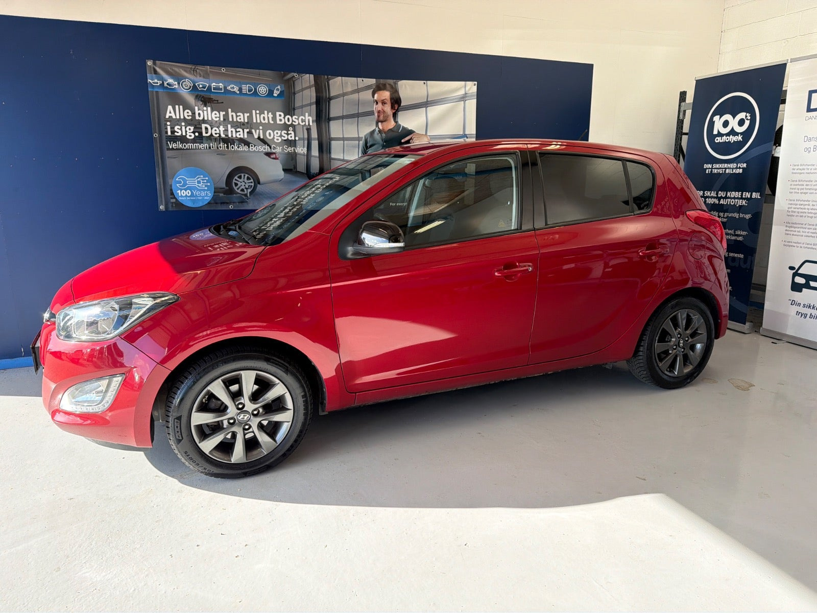 Grå Hyundai i20 fra 2014