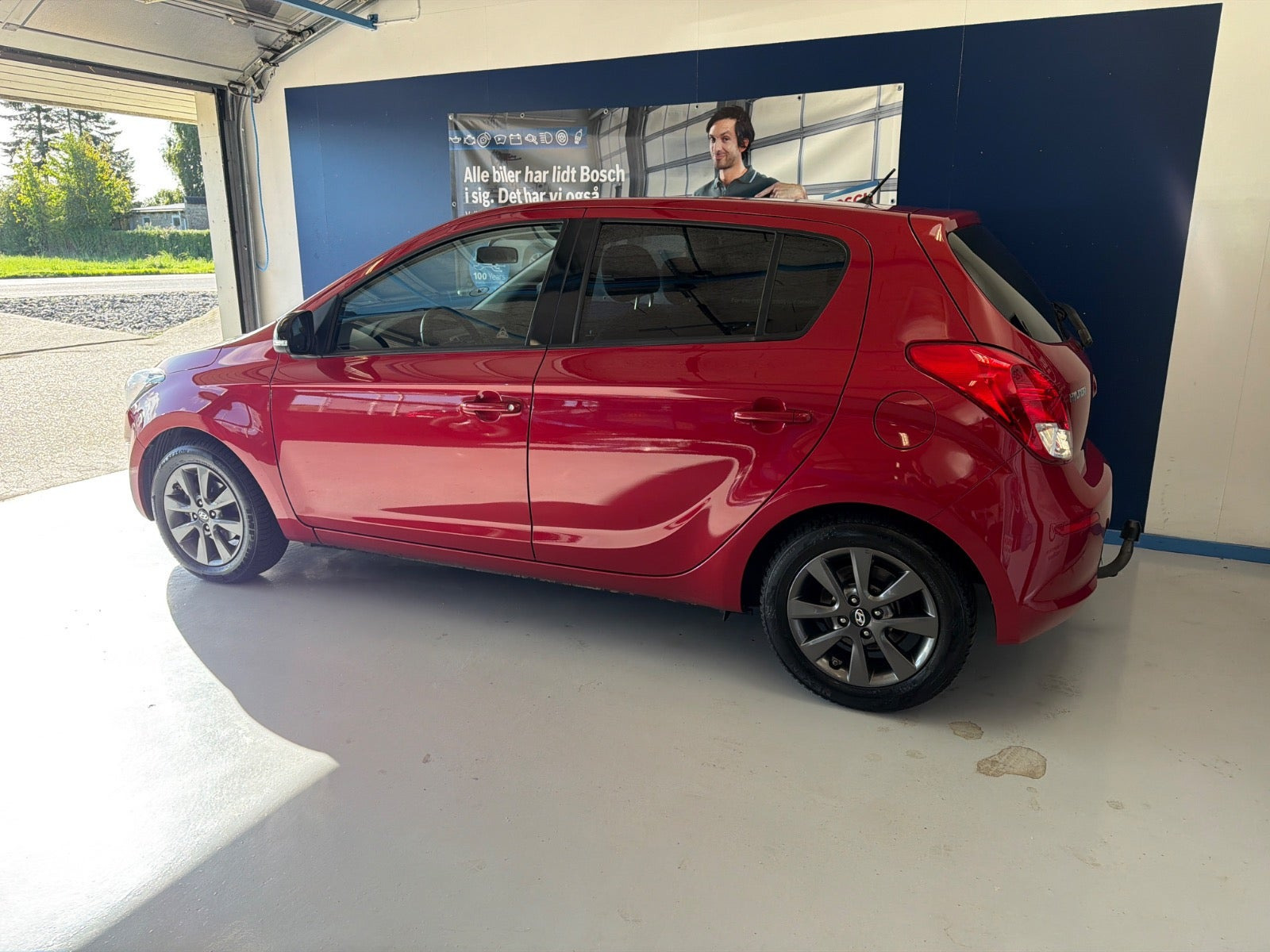 Grå Hyundai i20 fra 2014