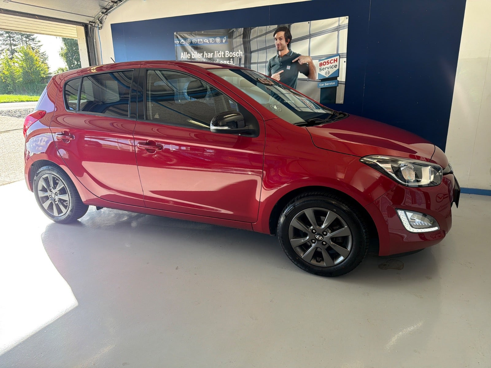 Grå Hyundai i20 fra 2014