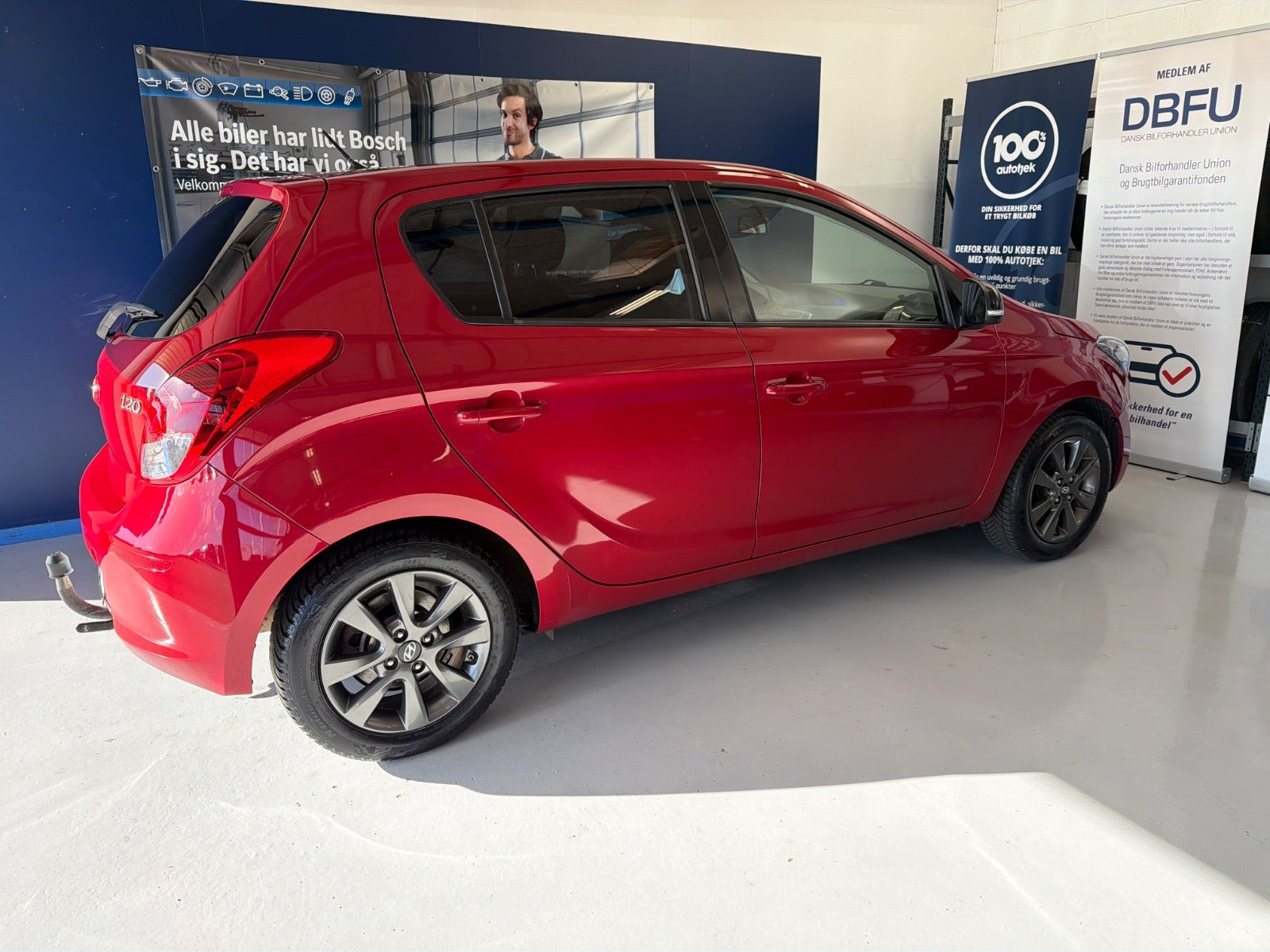 Grå Hyundai i20 fra 2014
