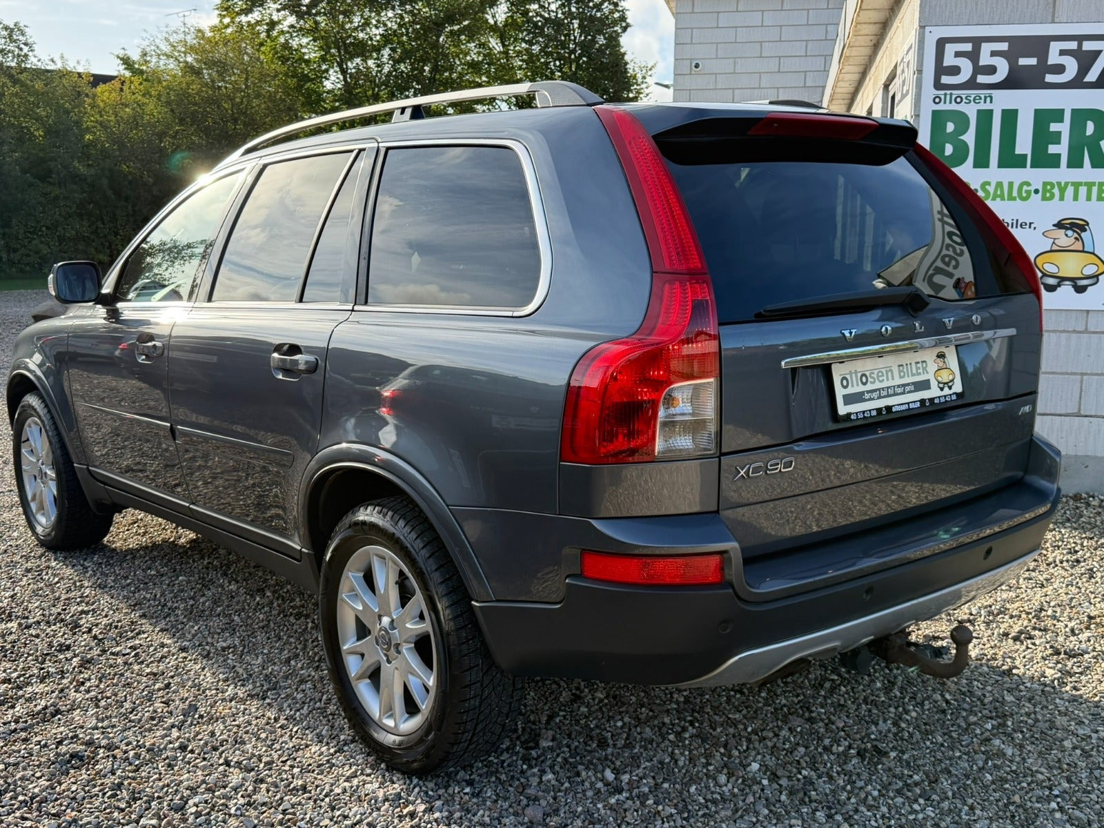 Grå Volvo XC90 fra 2008